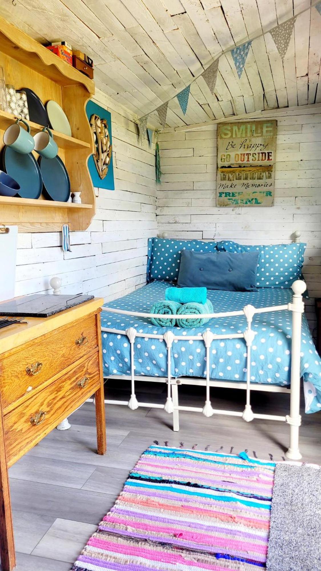 Treguth Glamping Unique Experience - Themed Huts Hotel Saint Day Exterior photo